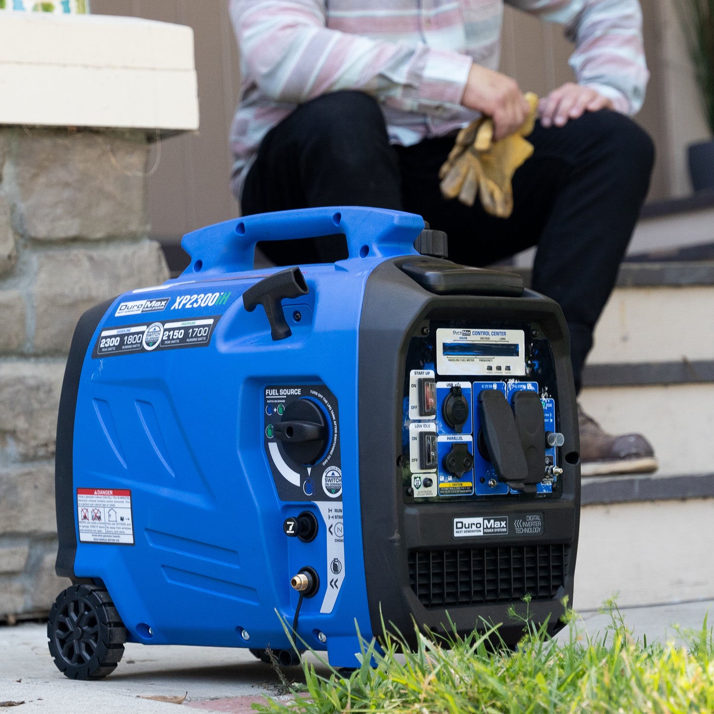 DuroMax XP2300iH 2,300 Watt Dual Fuel Portable Digital Inverter Generator 50-State